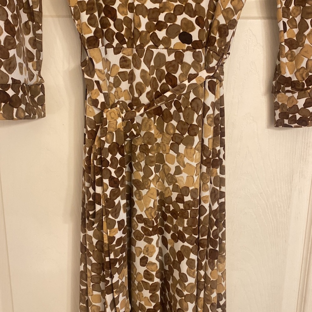 Geoffrey Beene dress. Size Small. Shades of brown and cream. - Picture 3 of 4